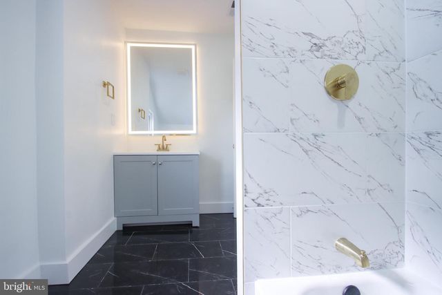 3304 OAKFIELD AVE, Baltimore, MD 21207