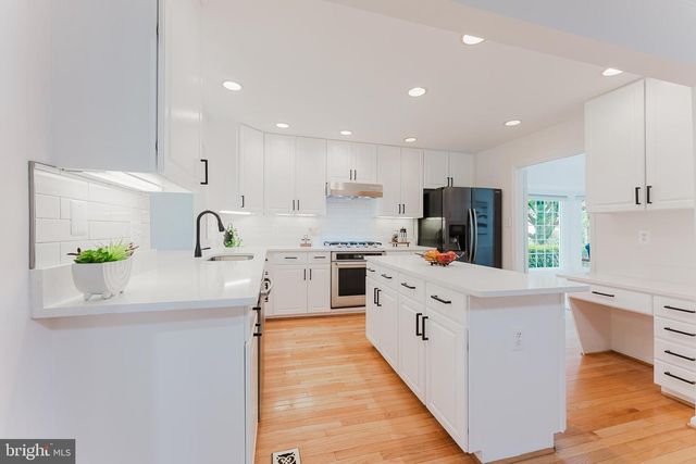 9505 SAILCLOTH PL, Burke, VA 22015