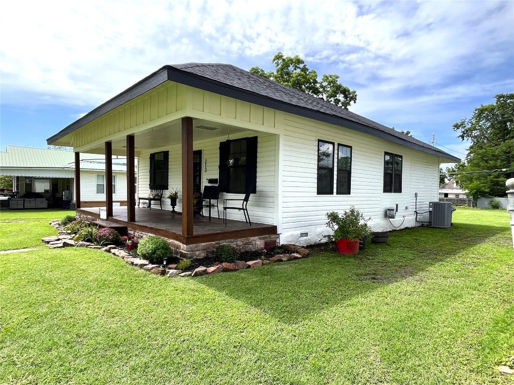 213 W 5th Street, Stroud, OK 74079