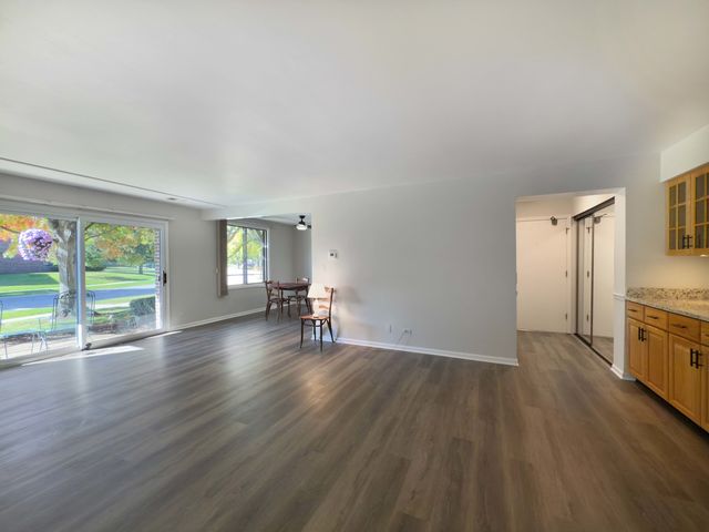 474 Raintree Court 1C, Glen Ellyn, IL 60137