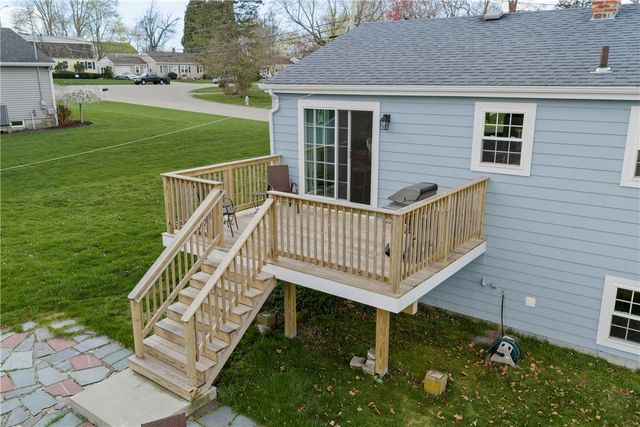 25 Overhill Road, Warren, RI 02885