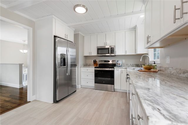 25 Overhill Road, Warren, RI 02885