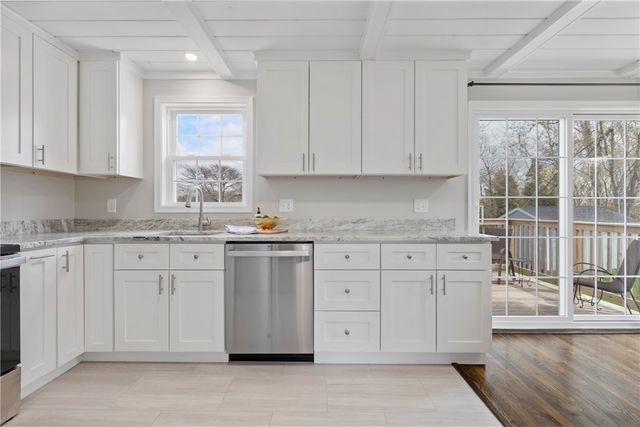 25 Overhill Road, Warren, RI 02885