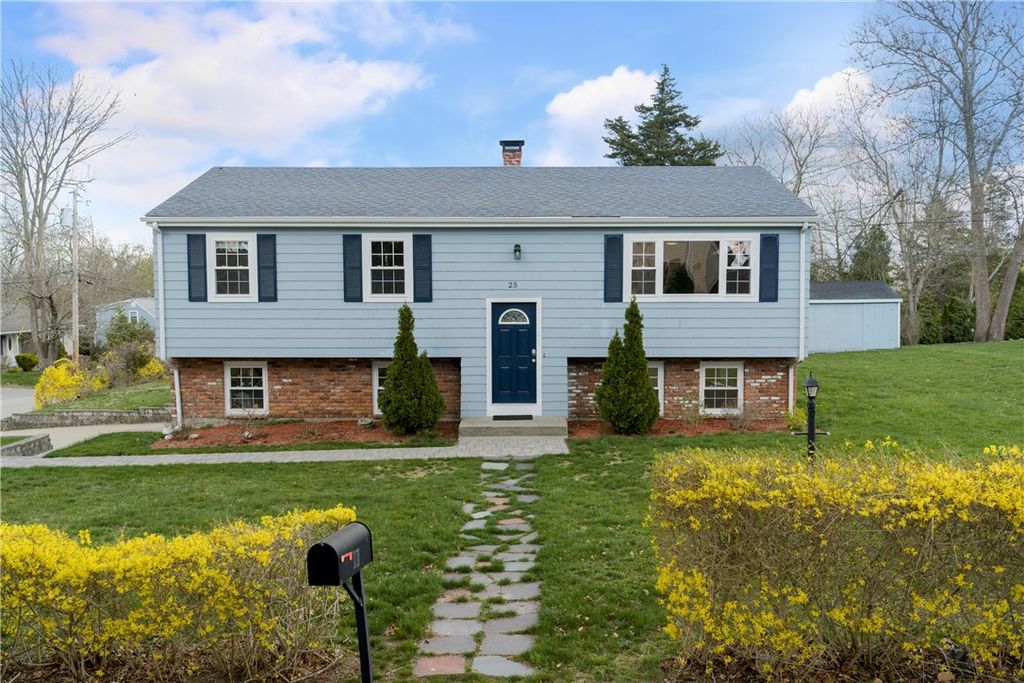 25 Overhill Road, Warren, RI 02885