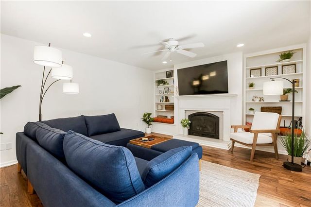 16016 W 151st Terrace, Olathe, KS 66062