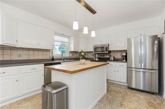 16016 W 151st Terrace, Olathe, KS 66062