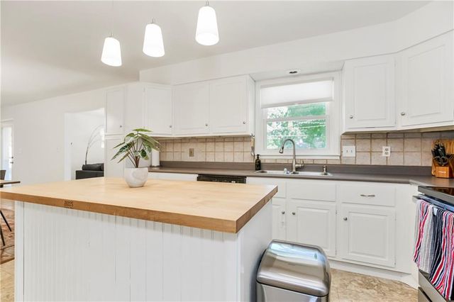 16016 W 151st Terrace, Olathe, KS 66062