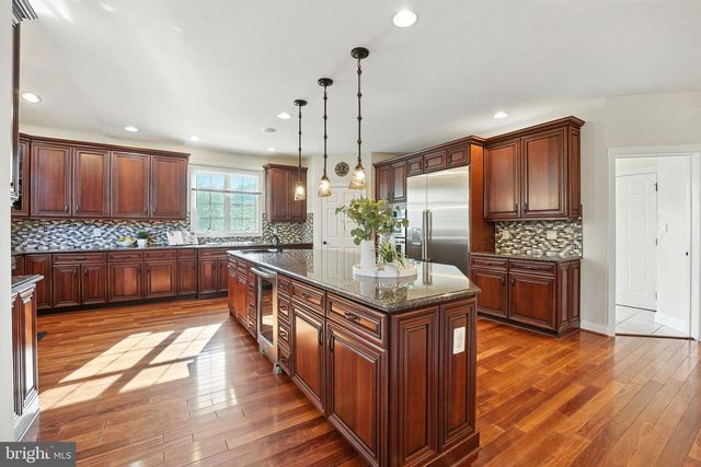 40656 CANONGATE DR, Leesburg, VA 20175