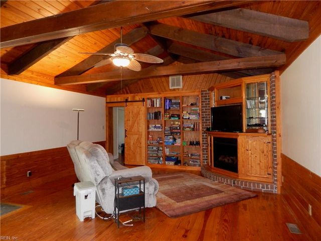 1024 Vanderploeg DR, Chesapeake, VA 23323