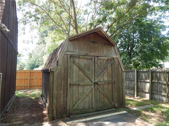 1024 Vanderploeg DR, Chesapeake, VA 23323