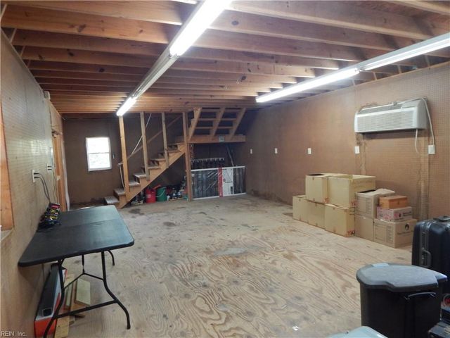 1024 Vanderploeg DR, Chesapeake, VA 23323