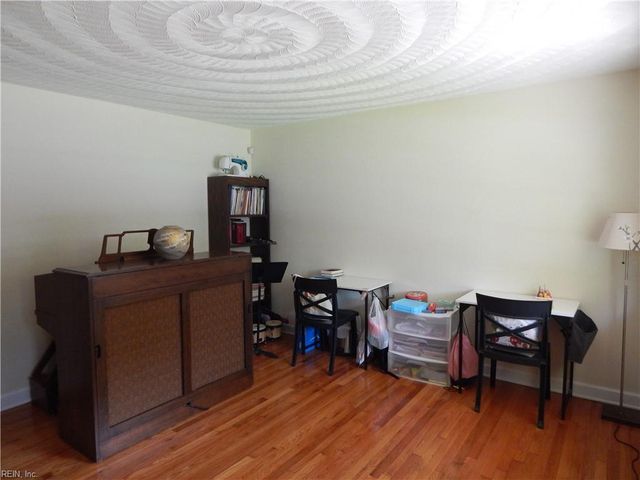 1024 Vanderploeg DR, Chesapeake, VA 23323