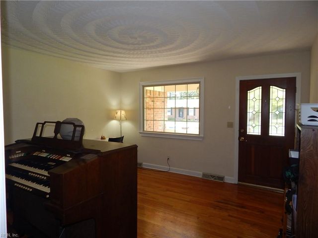 1024 Vanderploeg DR, Chesapeake, VA 23323