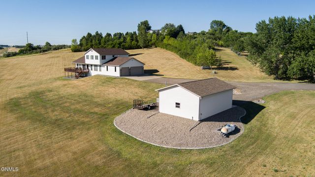 3745 Hidatsa Place N, Mandan, ND 58554 property photo