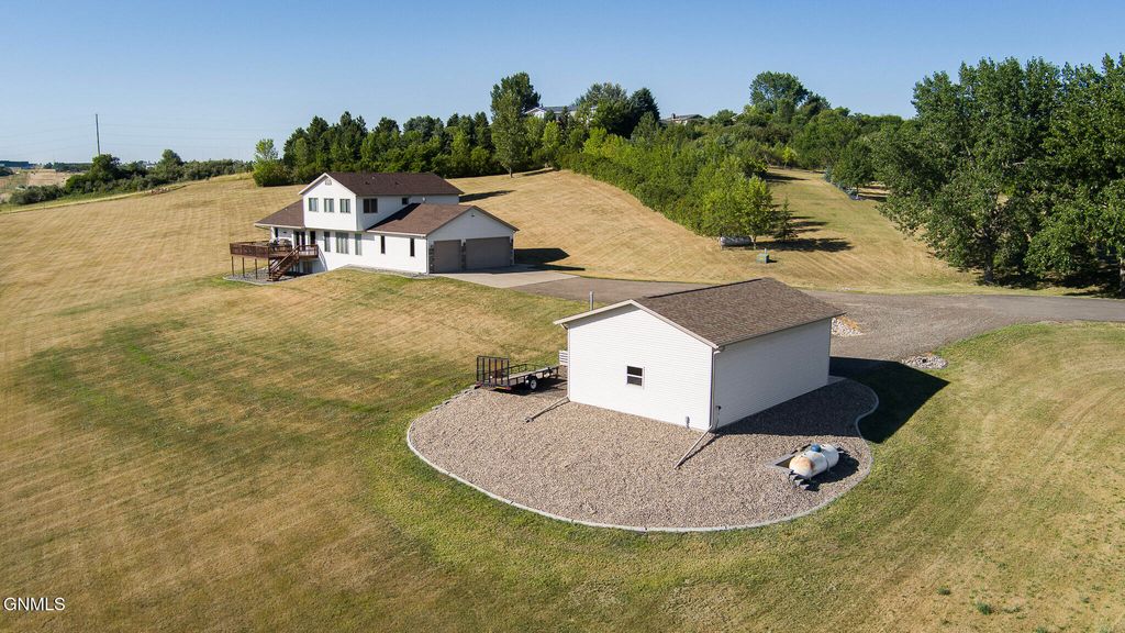 3745 Hidatsa Place N, Mandan, ND 58554 photo 1