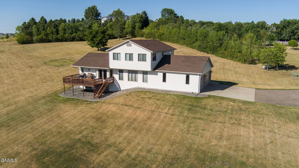 3745 Hidatsa Place N, Mandan, ND 58554 photo 3