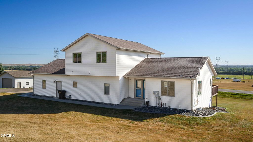 3745 Hidatsa Place N, Mandan, ND 58554 photo 5