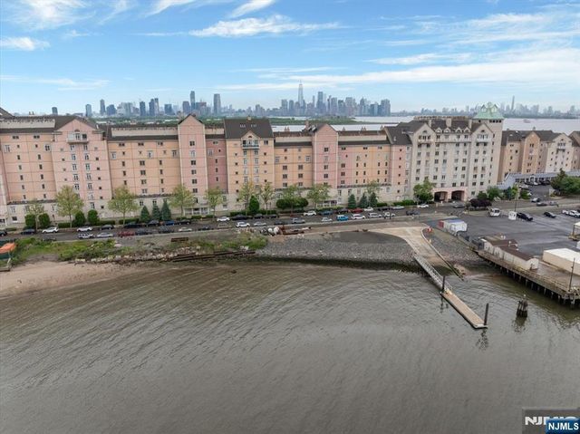 208 Shearwater Court 15, Jersey City, NJ 07305