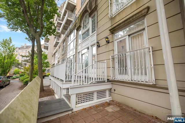 208 Shearwater Court 15, Jersey City, NJ 07305
