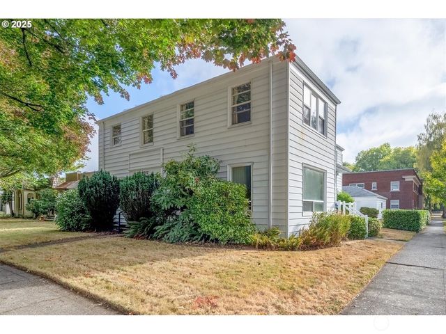 1202 21st Avenue, Longview, WA 98632