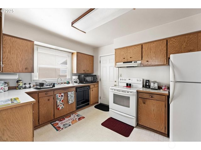 1202 21st Avenue, Longview, WA 98632