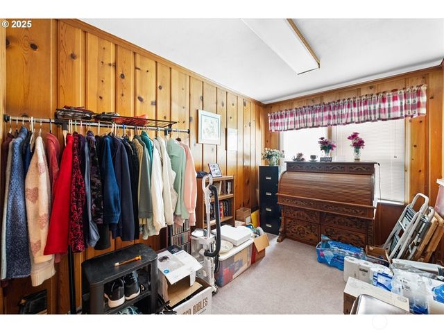 1202 21st Avenue, Longview, WA 98632