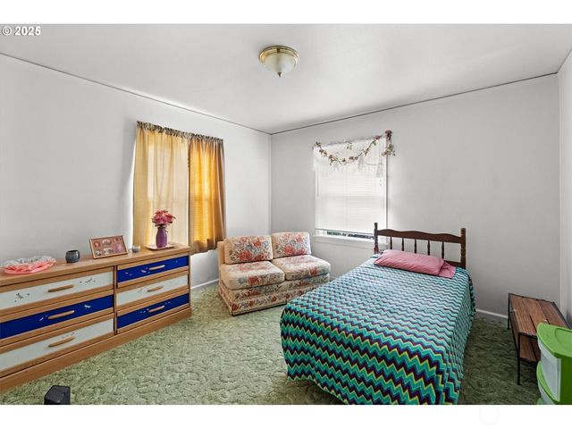 1202 21st Avenue, Longview, WA 98632