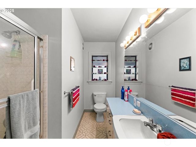 1202 21st Avenue, Longview, WA 98632