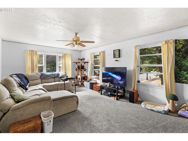 1202 21st Avenue, Longview, WA 98632