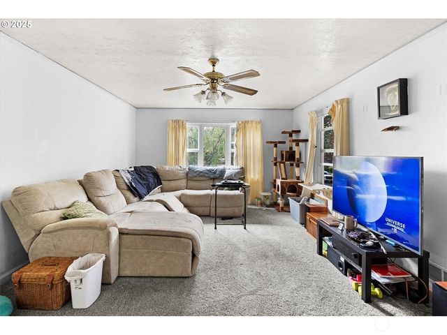 1202 21st Avenue, Longview, WA 98632