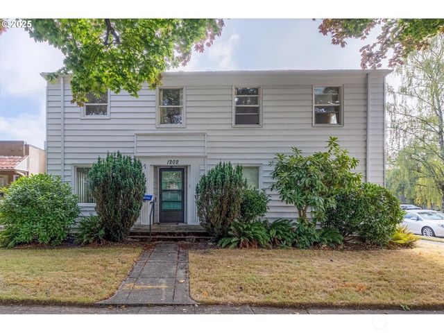 1202 21st Avenue, Longview, WA 98632