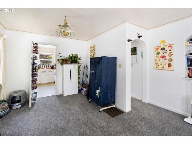 1202 21st Avenue, Longview, WA 98632