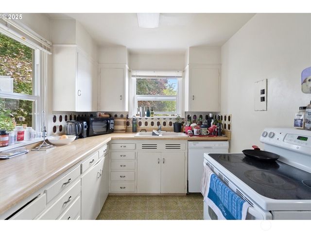 1202 21st Avenue, Longview, WA 98632