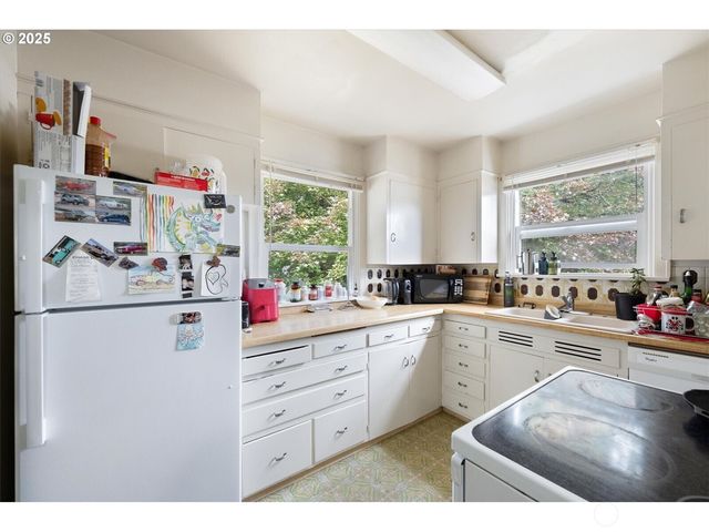 1202 21st Avenue, Longview, WA 98632