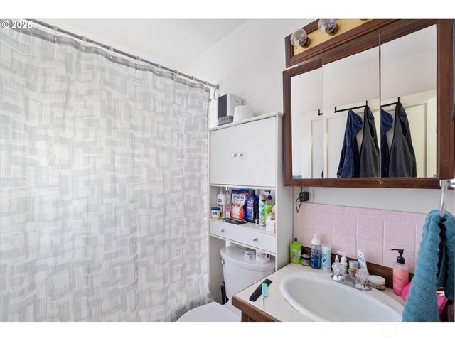 1202 21st Avenue, Longview, WA 98632