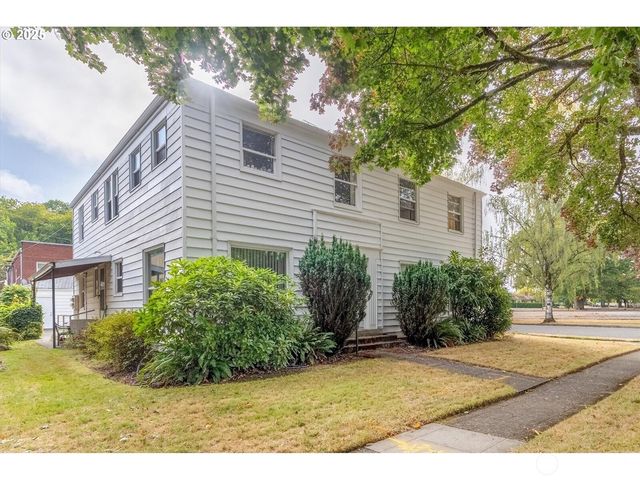 1202 21st Avenue, Longview, WA 98632