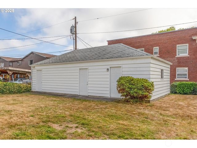 1202 21st Avenue, Longview, WA 98632