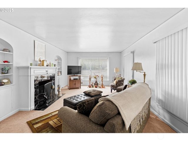 1202 21st Avenue, Longview, WA 98632