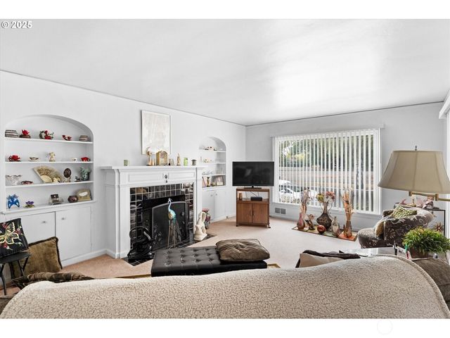 1202 21st Avenue, Longview, WA 98632