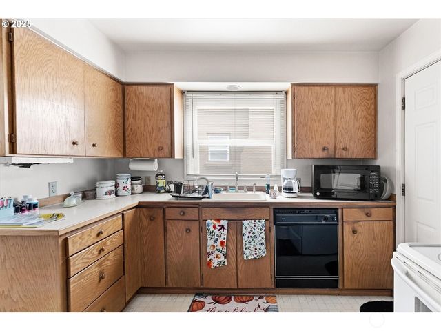 1202 21st Avenue, Longview, WA 98632