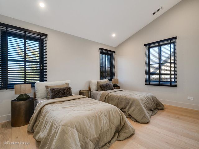 1180 Oak Ridge Drive, Glencoe, IL 60022