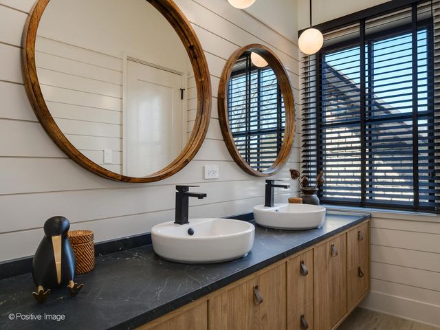 1180 Oak Ridge Drive, Glencoe, IL 60022