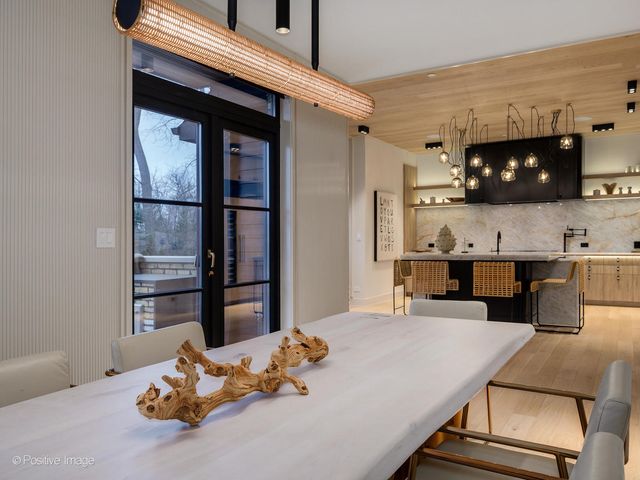 1180 Oak Ridge Drive, Glencoe, IL 60022