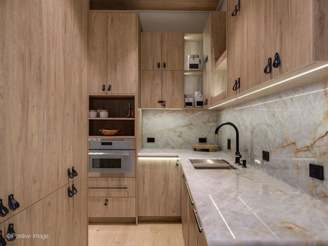 1180 Oak Ridge Drive, Glencoe, IL 60022