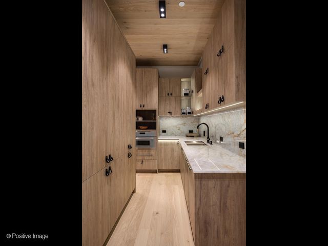 1180 Oak Ridge Drive, Glencoe, IL 60022