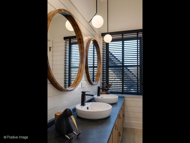 1180 Oak Ridge Drive, Glencoe, IL 60022