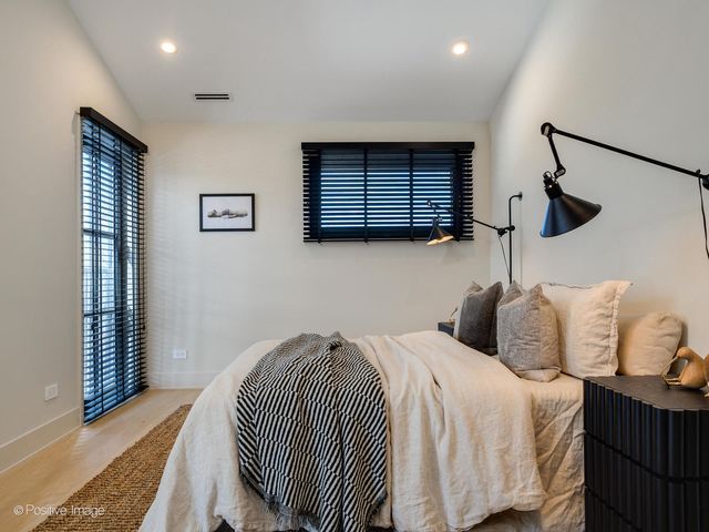 1180 Oak Ridge Drive, Glencoe, IL 60022