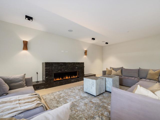 1180 Oak Ridge Drive, Glencoe, IL 60022