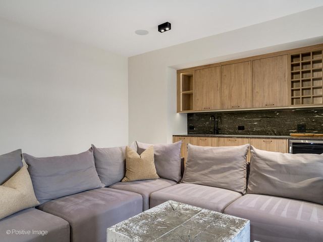 1180 Oak Ridge Drive, Glencoe, IL 60022