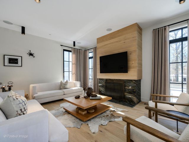 1180 Oak Ridge Drive, Glencoe, IL 60022